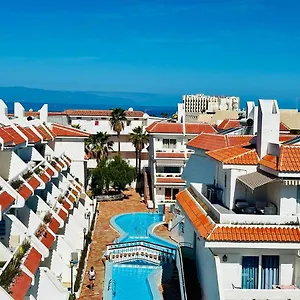 https://penthouse-las-flores.in-canary-islands.com